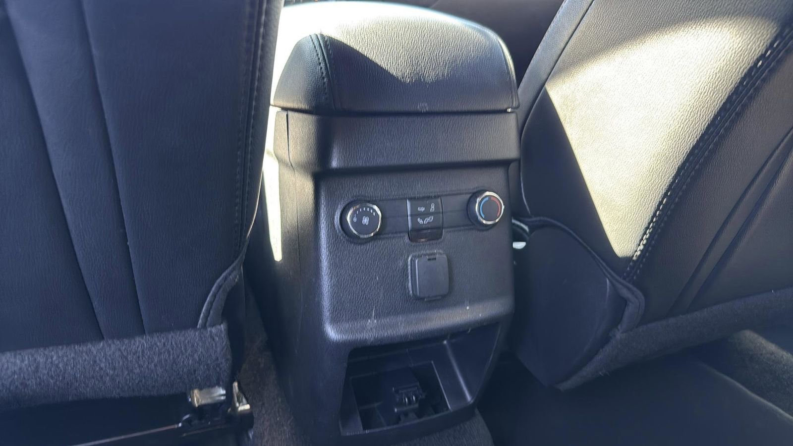 Certified 2017 Ford Explorer XLT w/ Equipment Group 202A image 28