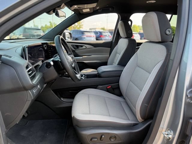 Used 2025 Chevrolet Traverse LT AWD/4WD image 12
