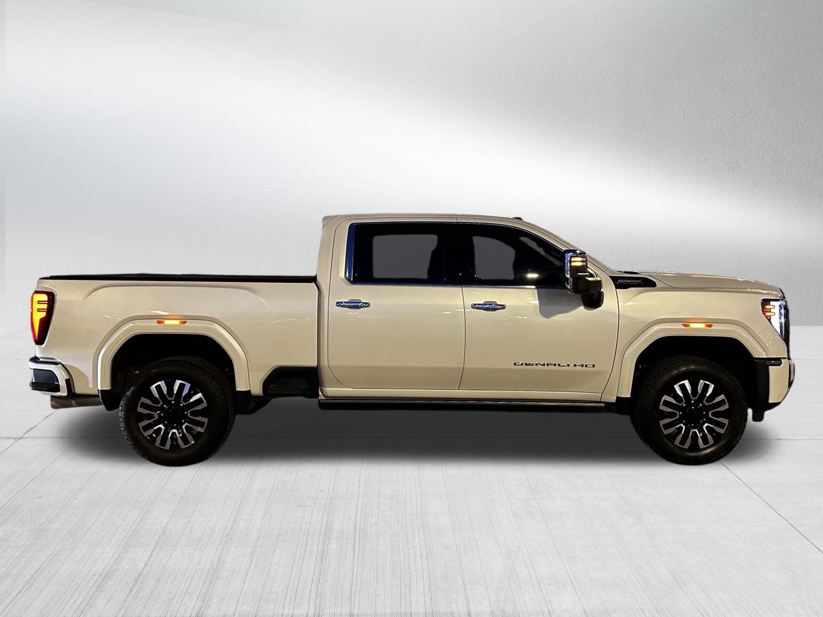 Used 2024 GMC Sierra 2500 Denali Ultimate AWD/4WD image 8