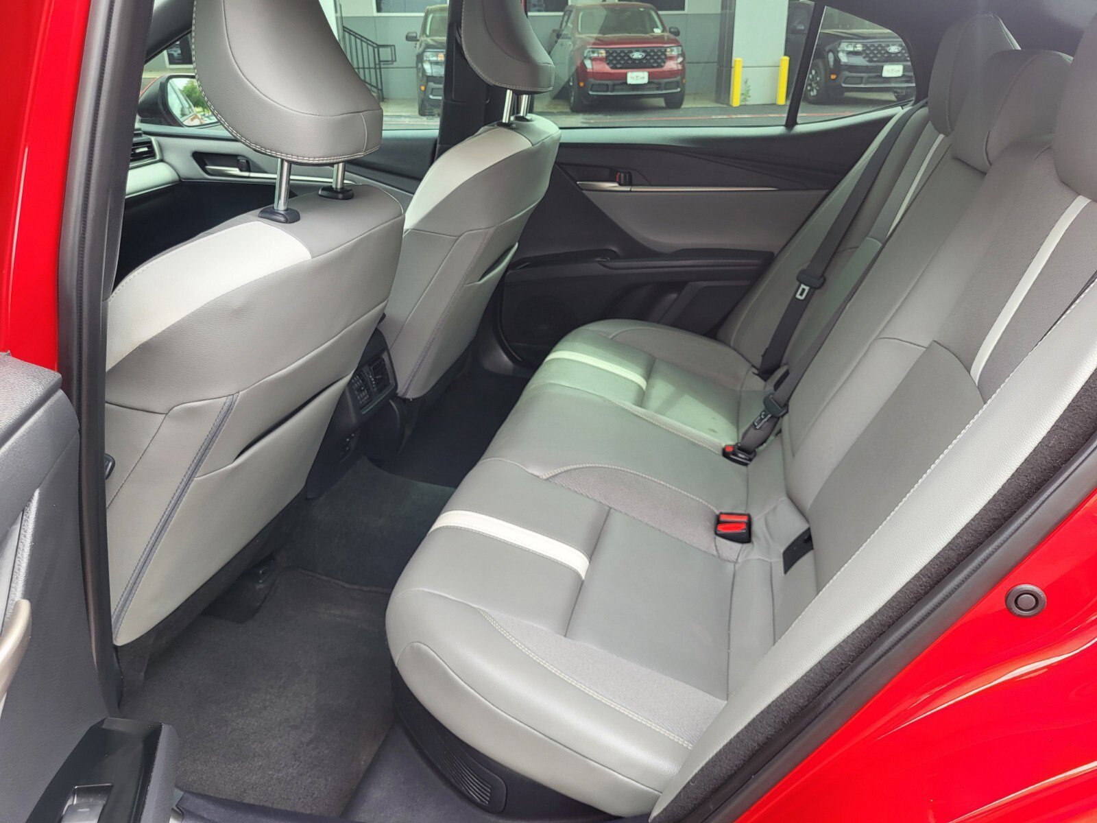 Used 2025 Toyota Camry SE w/ Convenience Package image 17