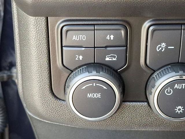 Used 2022 Chevrolet Suburban LT AWD/4WD image 25