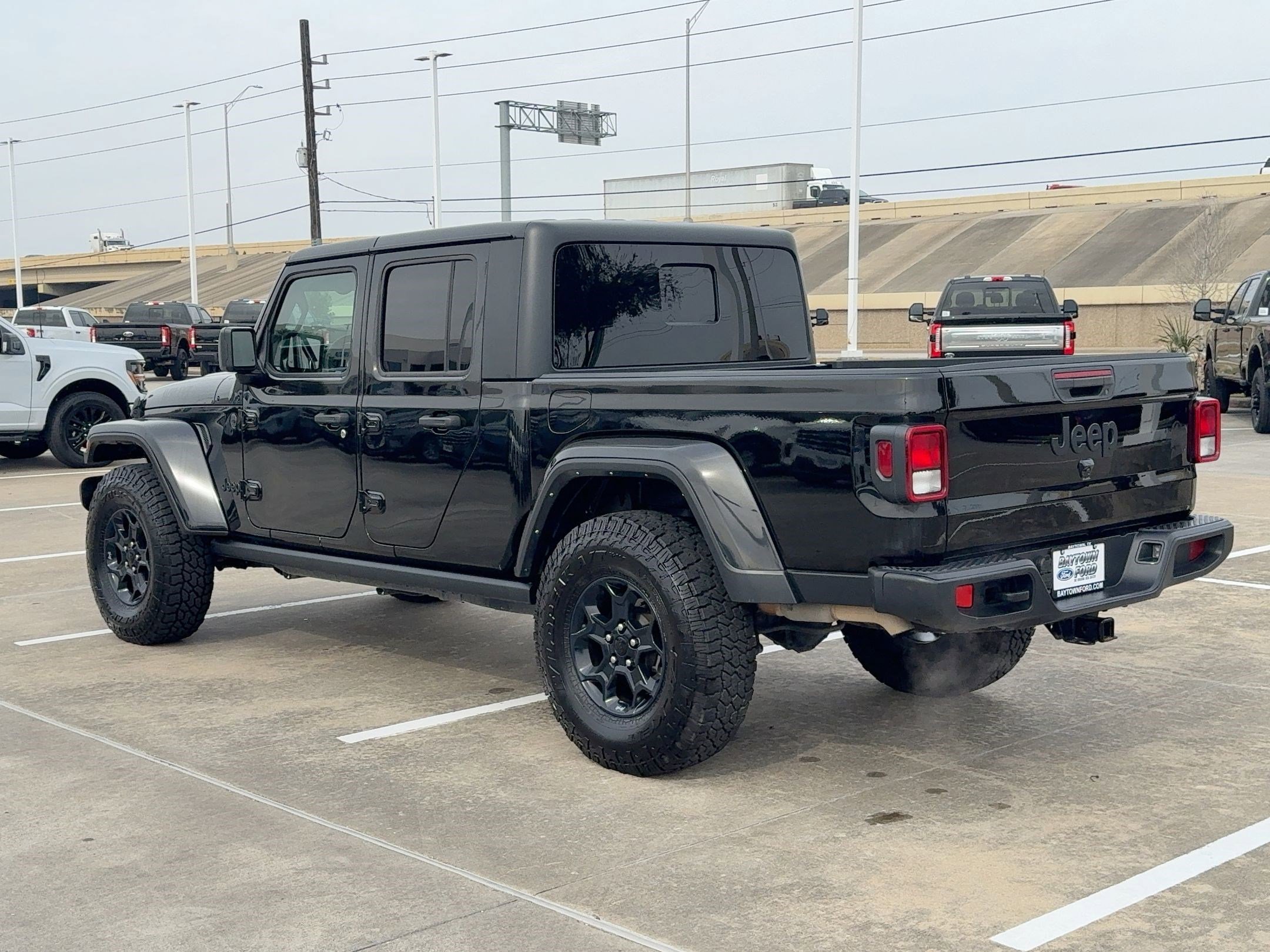 Used 2023 Jeep Gladiator Willys image 3