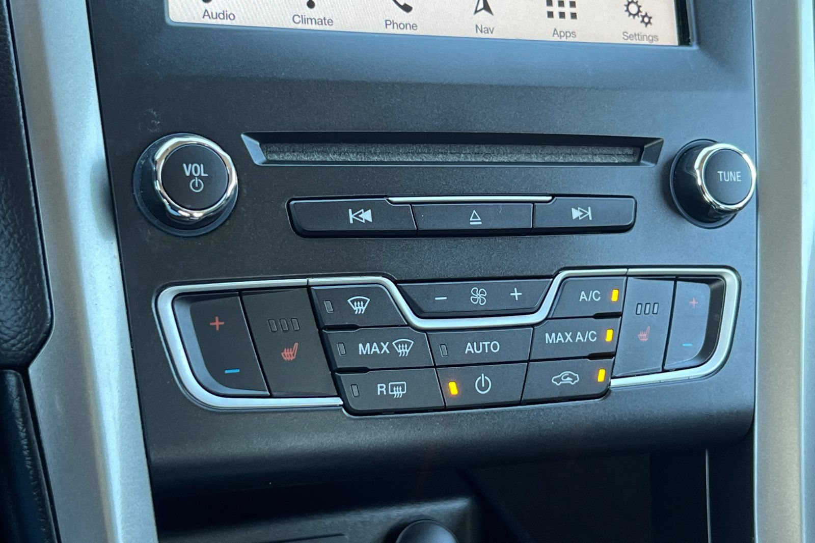 Certified 2018 Ford Fusion Energi SE FWD image 21