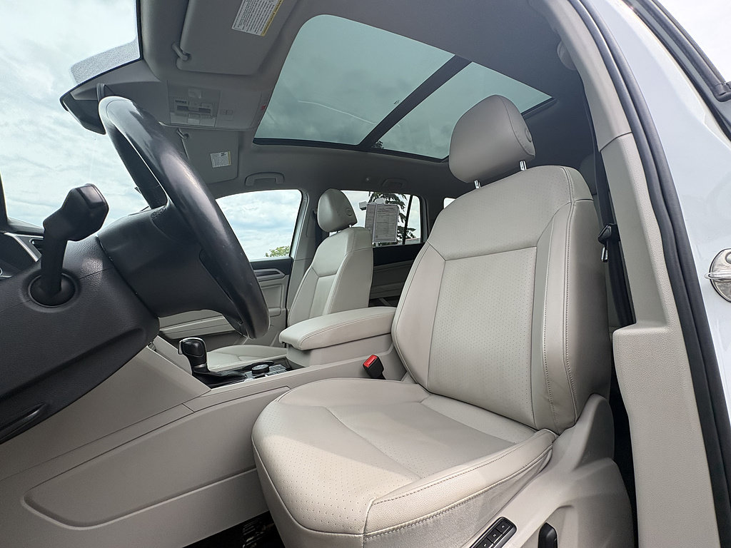 Used 2018 Volkswagen Atlas SEL w/ R-Line Package AWD/4WD image 18