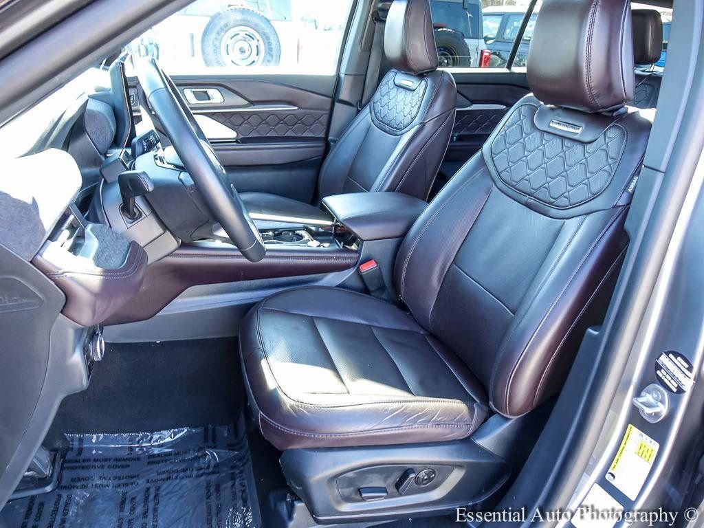 Certified 2025 Ford Explorer Platinum w/ LUX Leather Package AWD/4WD image 9