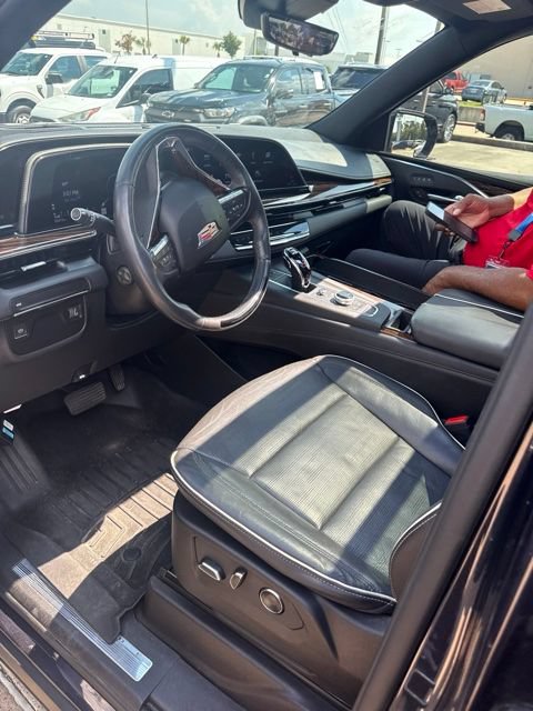 Used 2023 Cadillac Escalade Premium Luxury RWD image 5