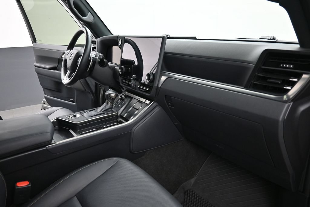 Used 2024 Lexus GX 550 AWD/4WD image 16