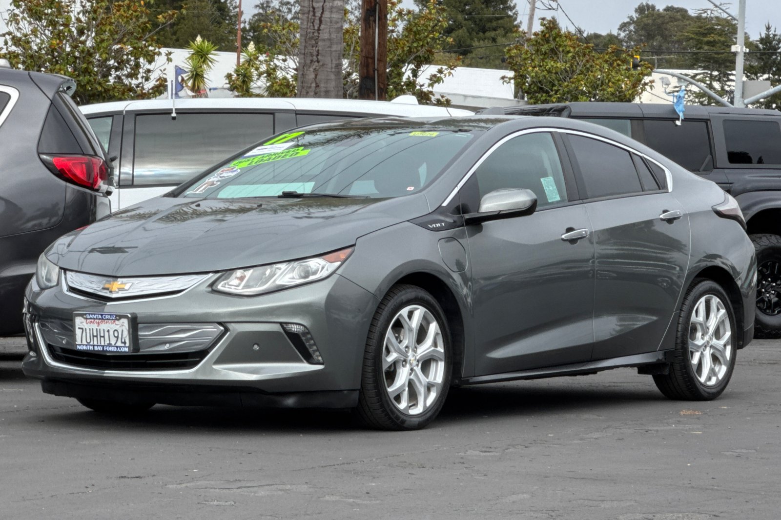 Used 2017 Chevrolet Volt Premier w/ Driver Confidence II Package FWD image 31