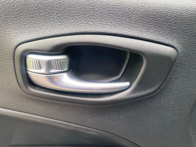 Used 2020 Jeep Compass Latitude FWD image 14