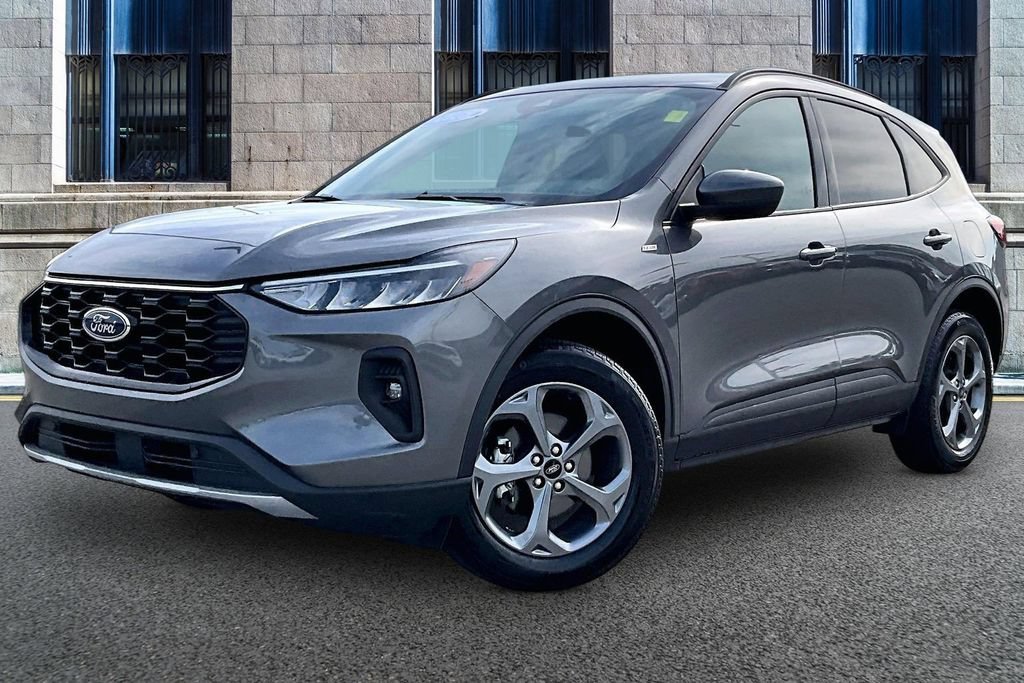 Certified 2025 Ford Escape ST-Line Select AWD/4WD image 2