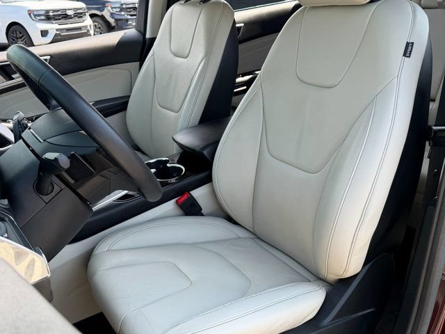 Certified 2018 Ford Edge Titanium w/ Technology Package FWD image 10