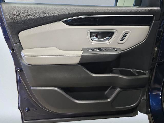 Used 2025 Honda Pilot Touring image 14