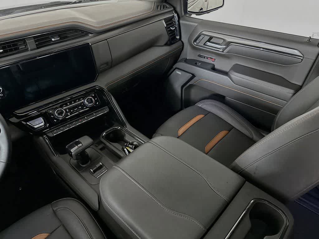 Used 2023 GMC Sierra 1500 AT4 w/ AT4 Premium Package AWD/4WD image 11