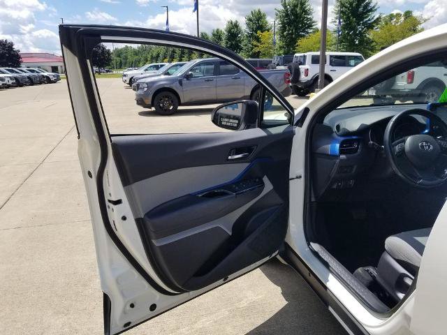 Used 2019 Toyota C-HR XLE FWD image 9