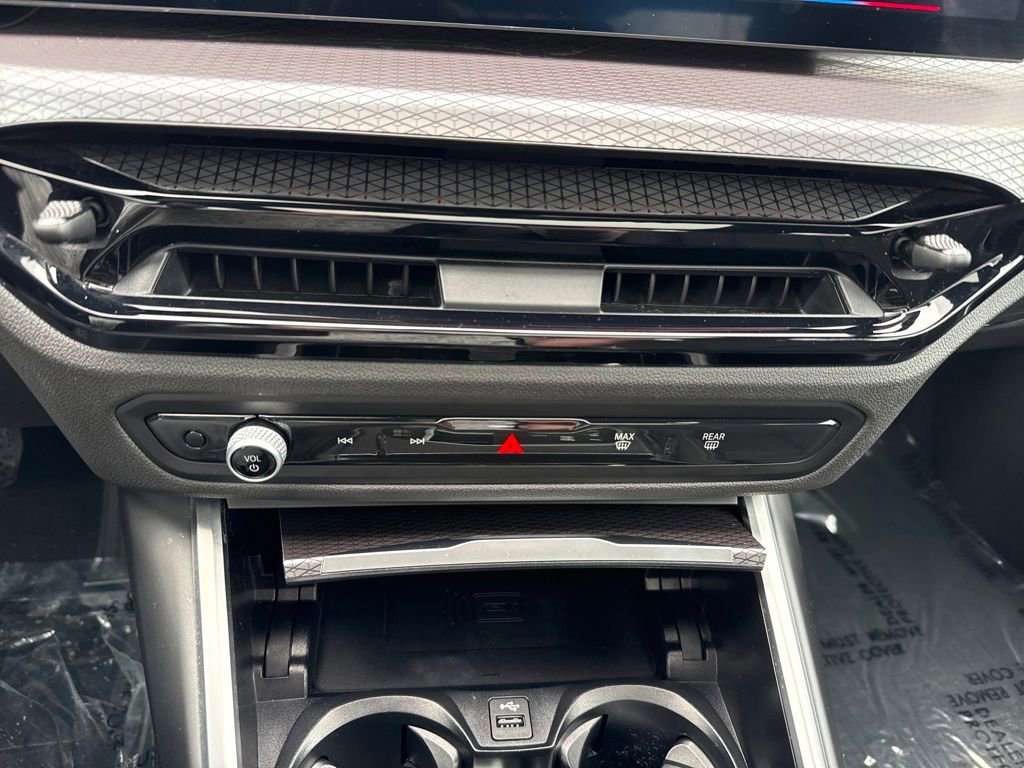 Used 2025 BMW 330i xDrive Sedan w/ Premium Package AWD/4WD image 47