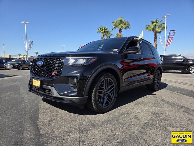 Certified 2025 Ford Explorer ST AWD/4WD image 3