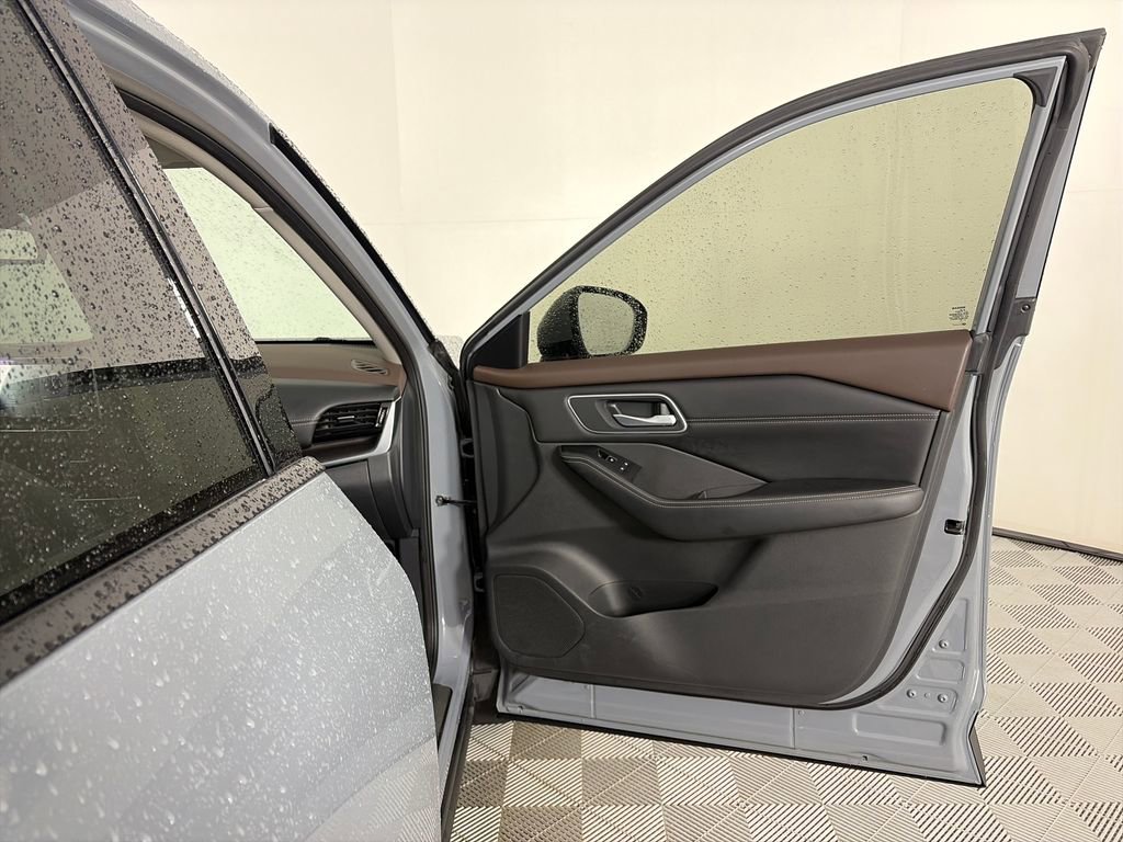 Used 2021 Nissan Rogue SL AWD/4WD image 30