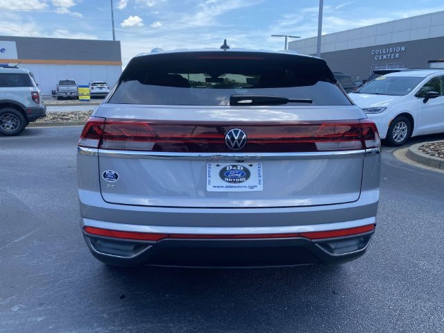 Used 2024 Volkswagen Atlas Cross Sport SE FWD image 6
