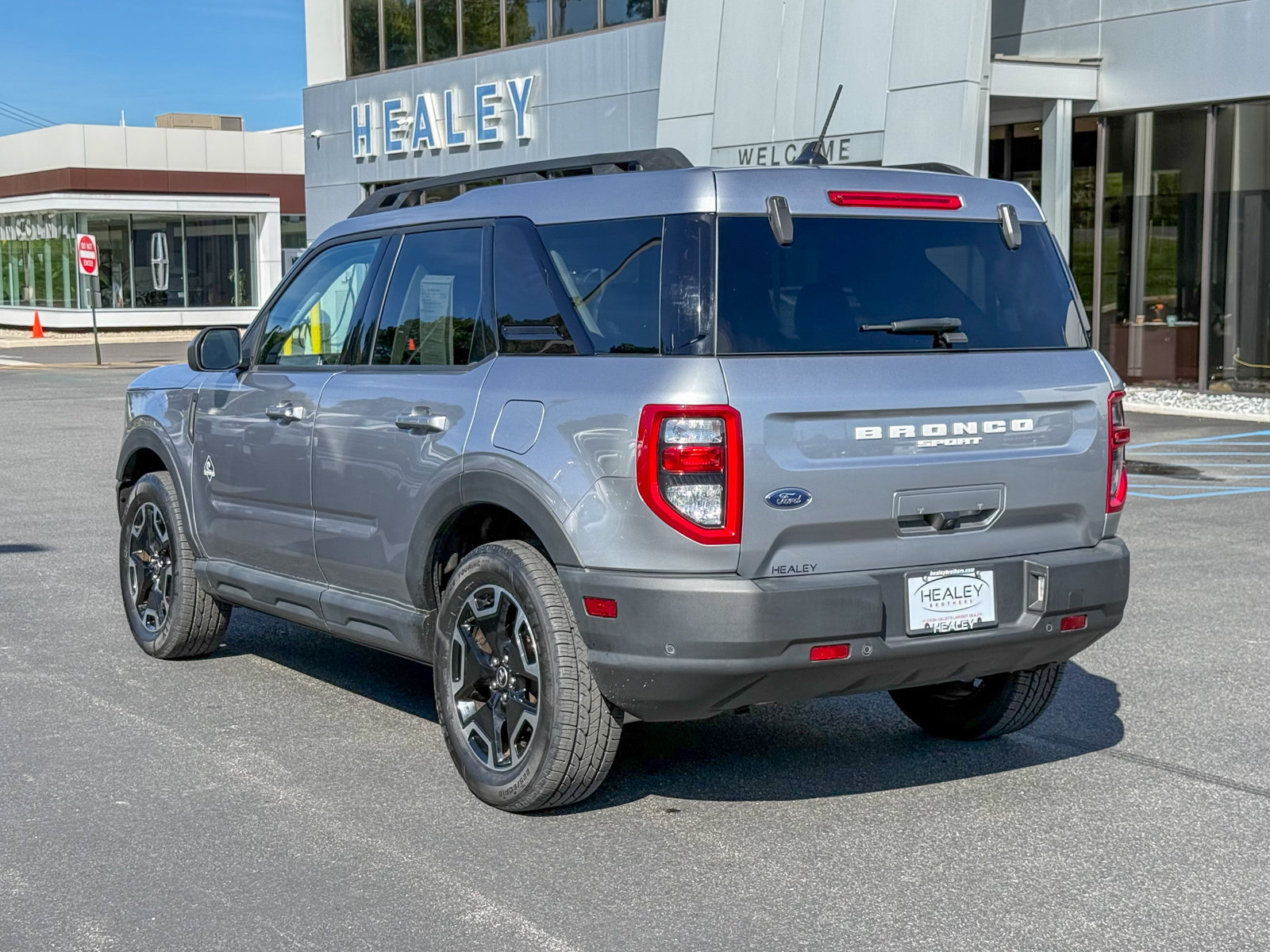 Certified 2023 Ford Bronco Sport Outer Banks w/ Tech Package AWD/4WD image 3