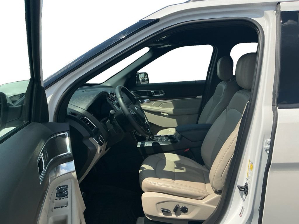 Certified 2018 Ford Explorer Limited FWD image 14