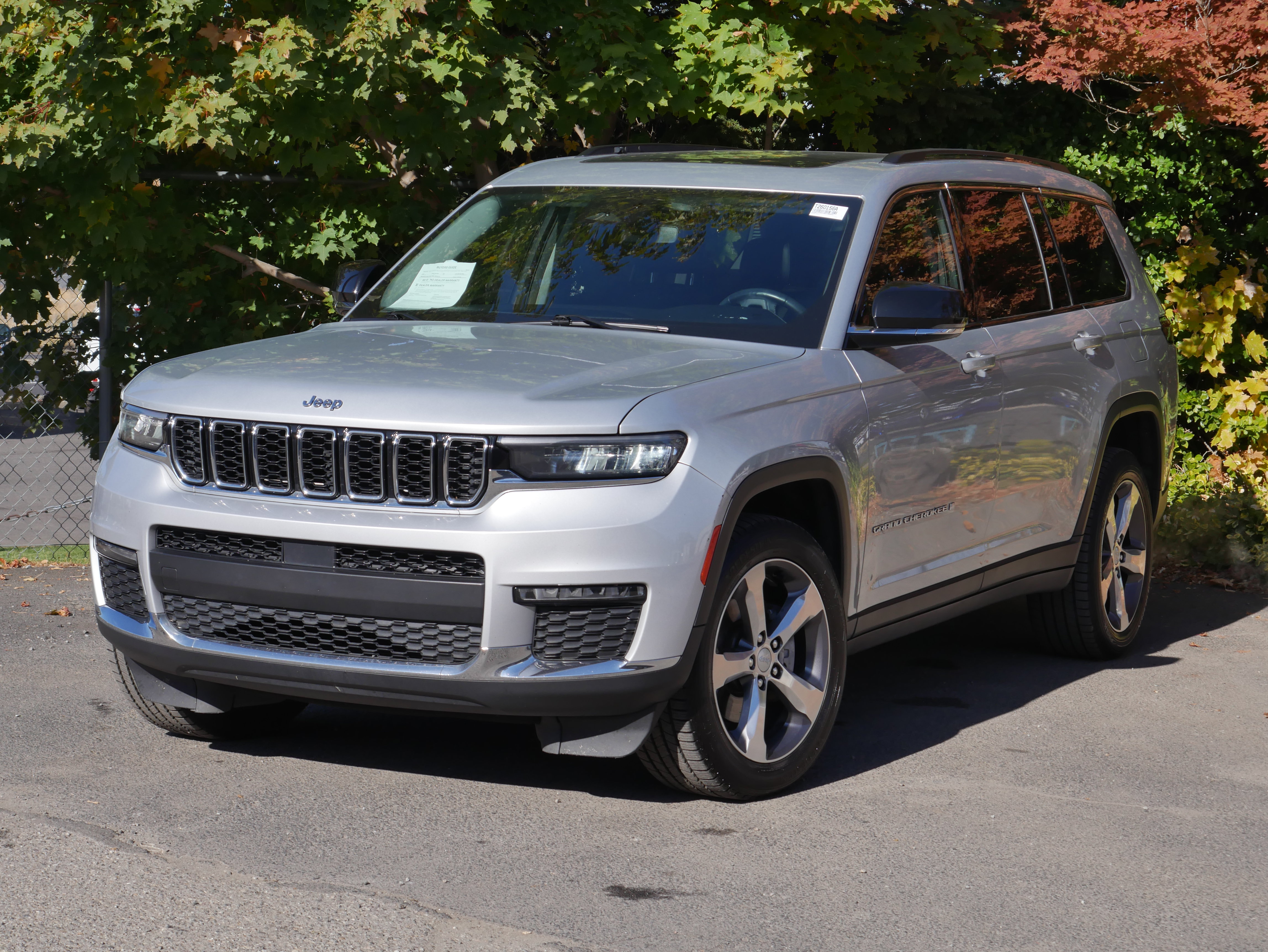Used 2021 Jeep Grand Cherokee L Limited AWD/4WD image 2