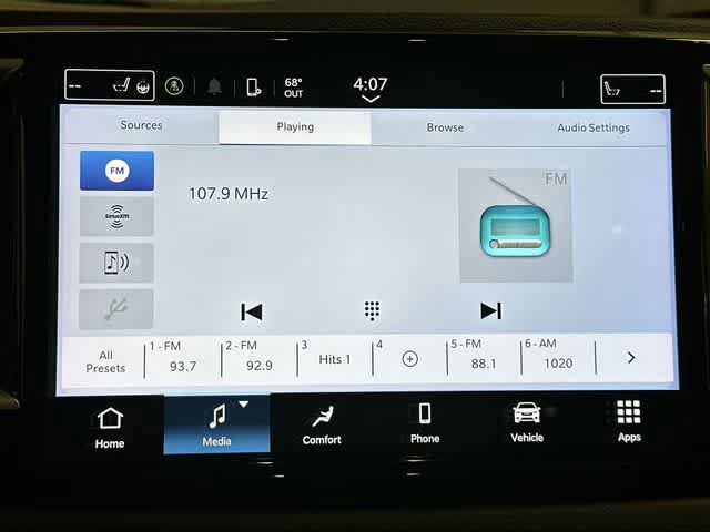 Used 2023 Chrysler Pacifica Touring-L FWD image 11