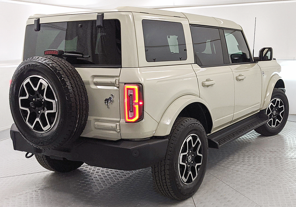 Certified 2025 Ford Bronco Outer Banks AWD/4WD image 3