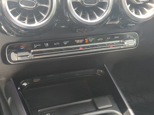 Used 2022 Mercedes-Benz GLB 250 4MATIC image 26