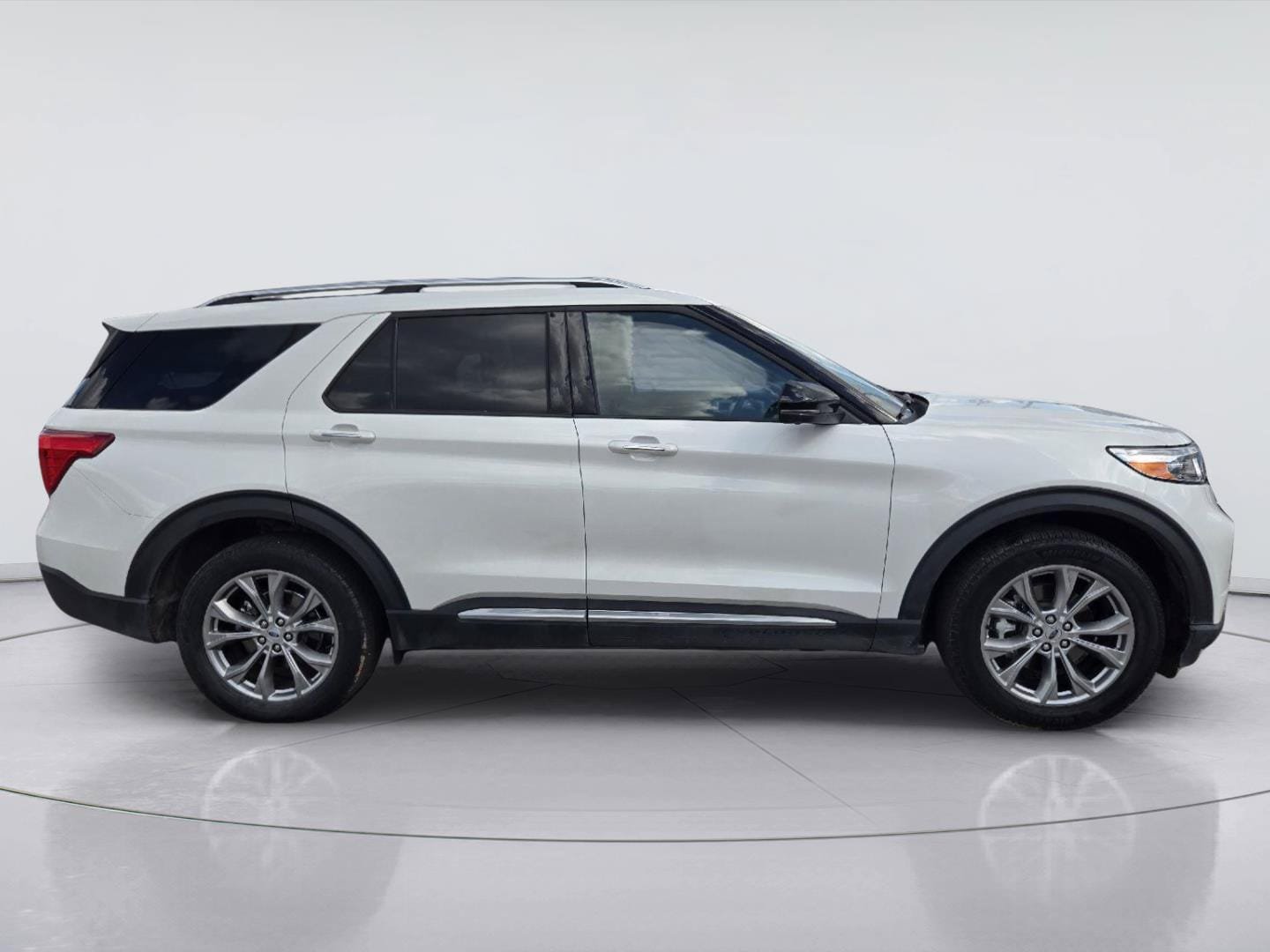 Certified 2023 Ford Explorer Limited w/ Equipment Group 301A AWD/4WD image 3