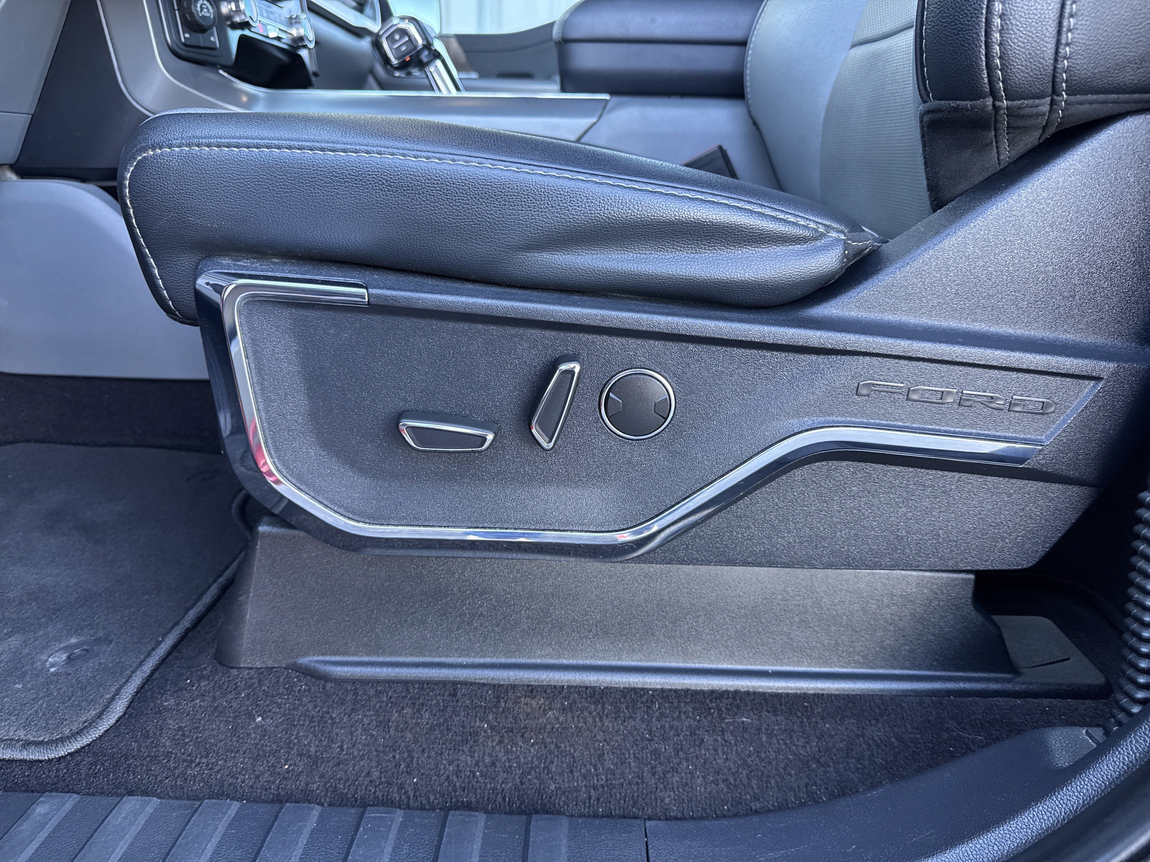 Certified 2022 Ford F150 Lariat w/ Equipment Group 502A High image 29