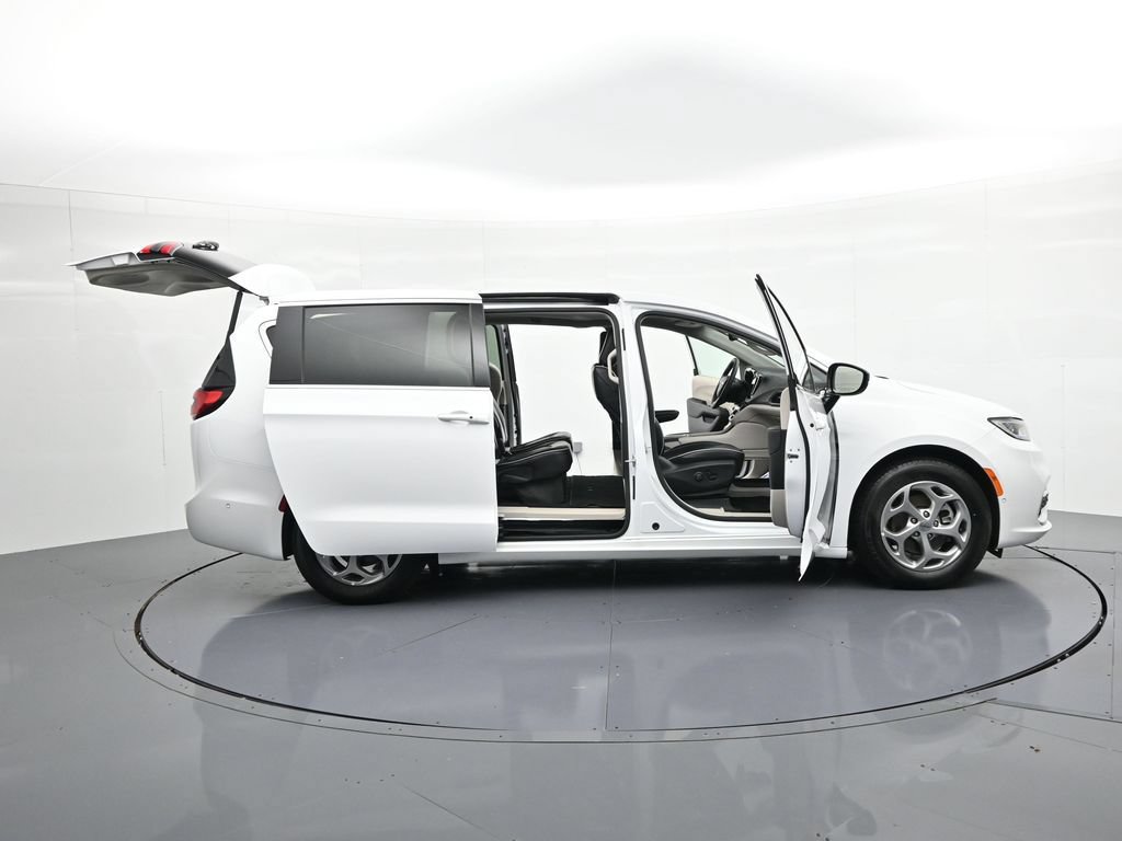 Used 2024 Chrysler Pacifica Limited FWD image 26