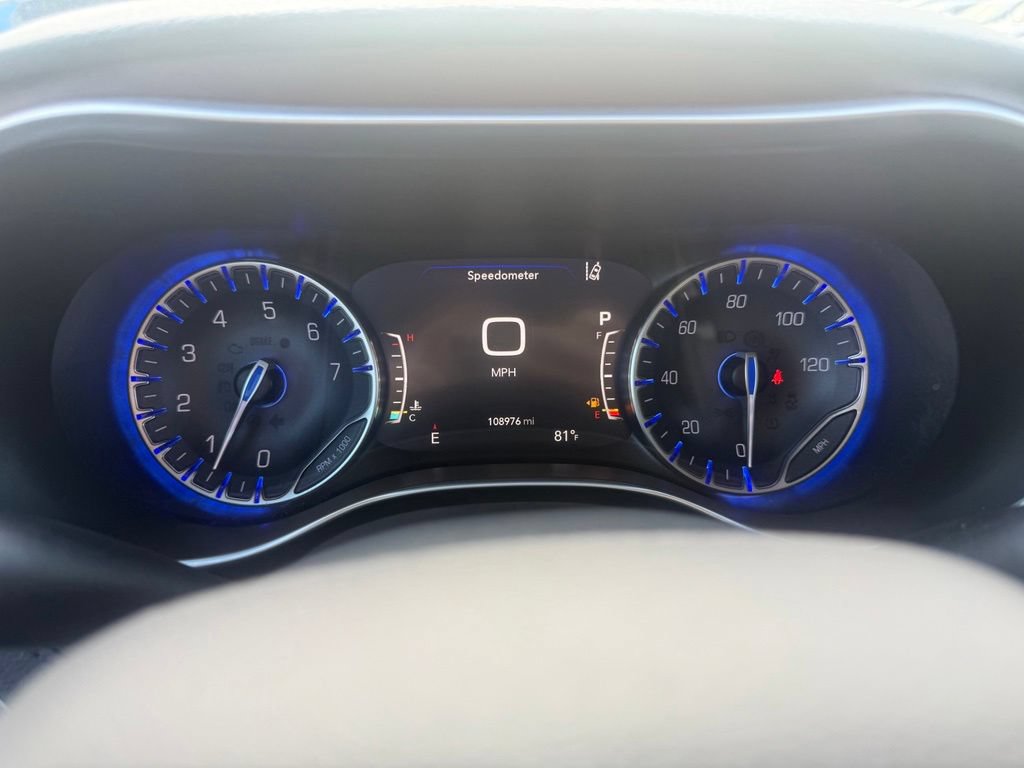 Used 2018 Chrysler Pacifica Limited w/ Advanced Safetytec Group FWD image 21
