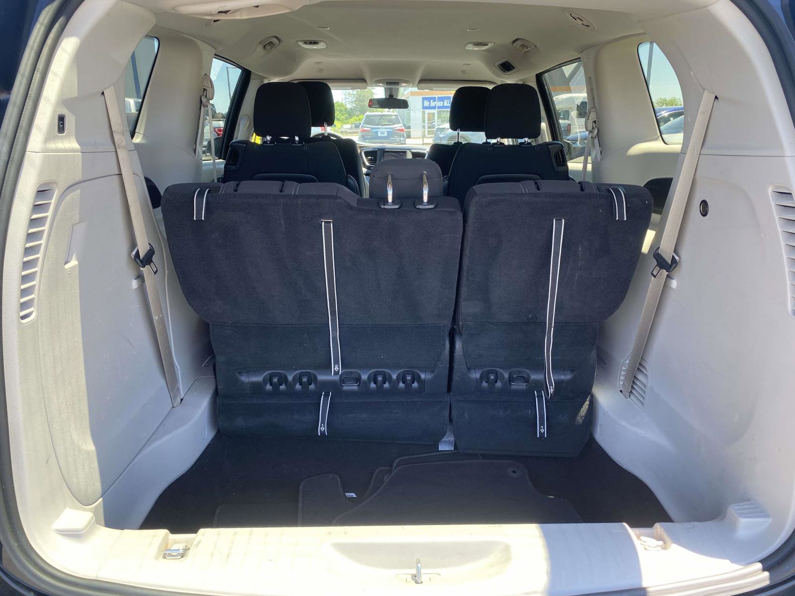 Used 2022 Chrysler Voyager LX FWD image 10