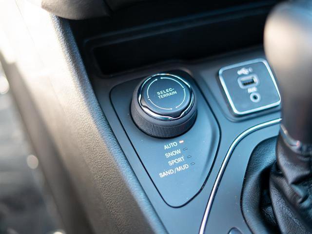 Used 2021 Jeep Cherokee Latitude Lux w/ Comfort/Convenience Group image 26