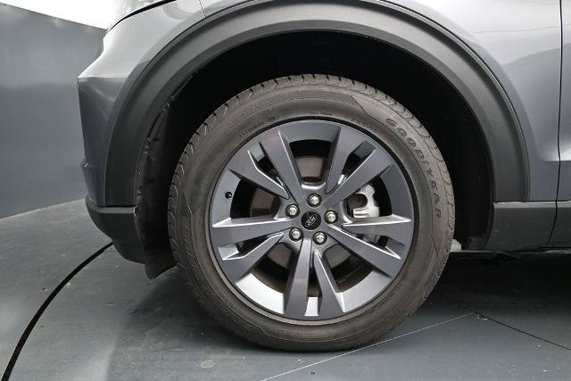 Certified 2022 Ford Explorer XLT w/ Equipment Group 202A AWD/4WD image 16