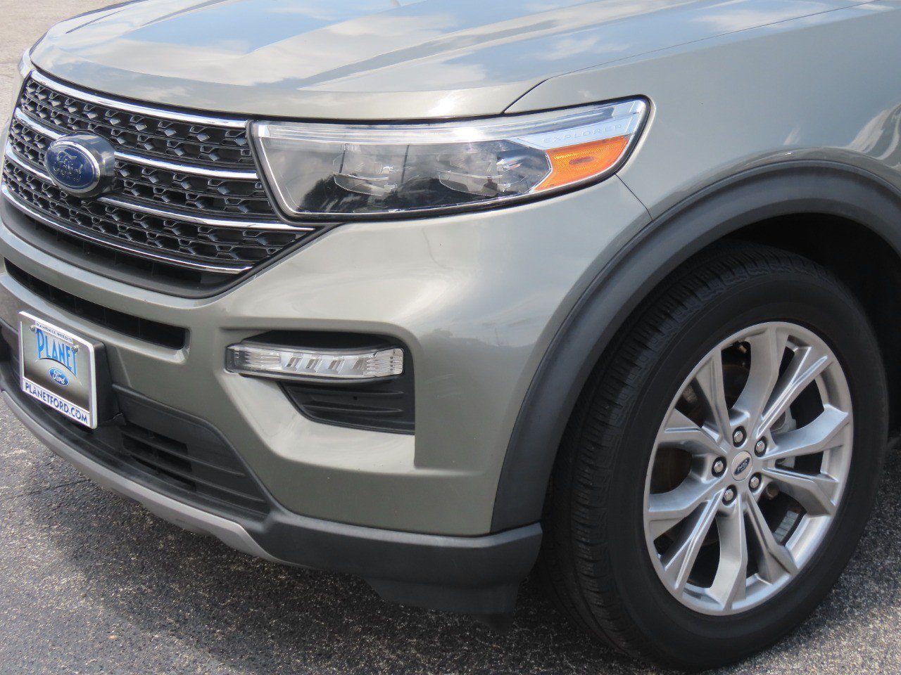 Certified 2020 Ford Explorer XLT w/ Equipment Group 202A RWD image 3