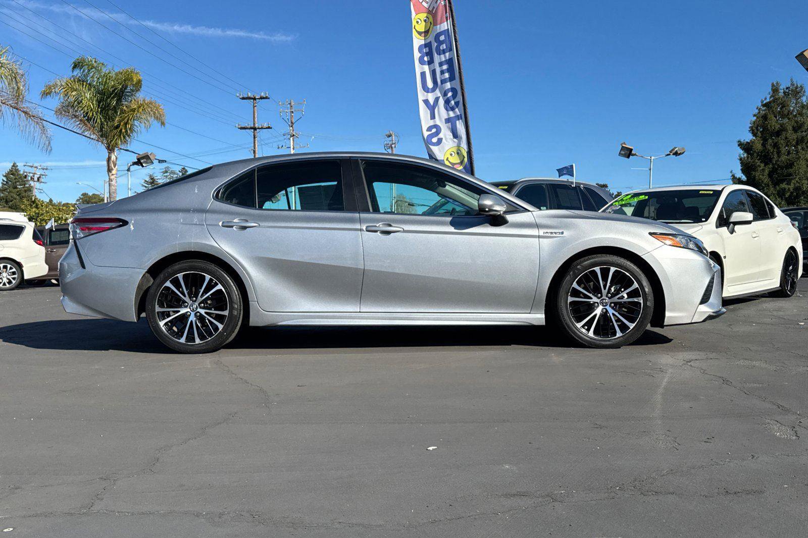 Used 2018 Toyota Camry SE image 24