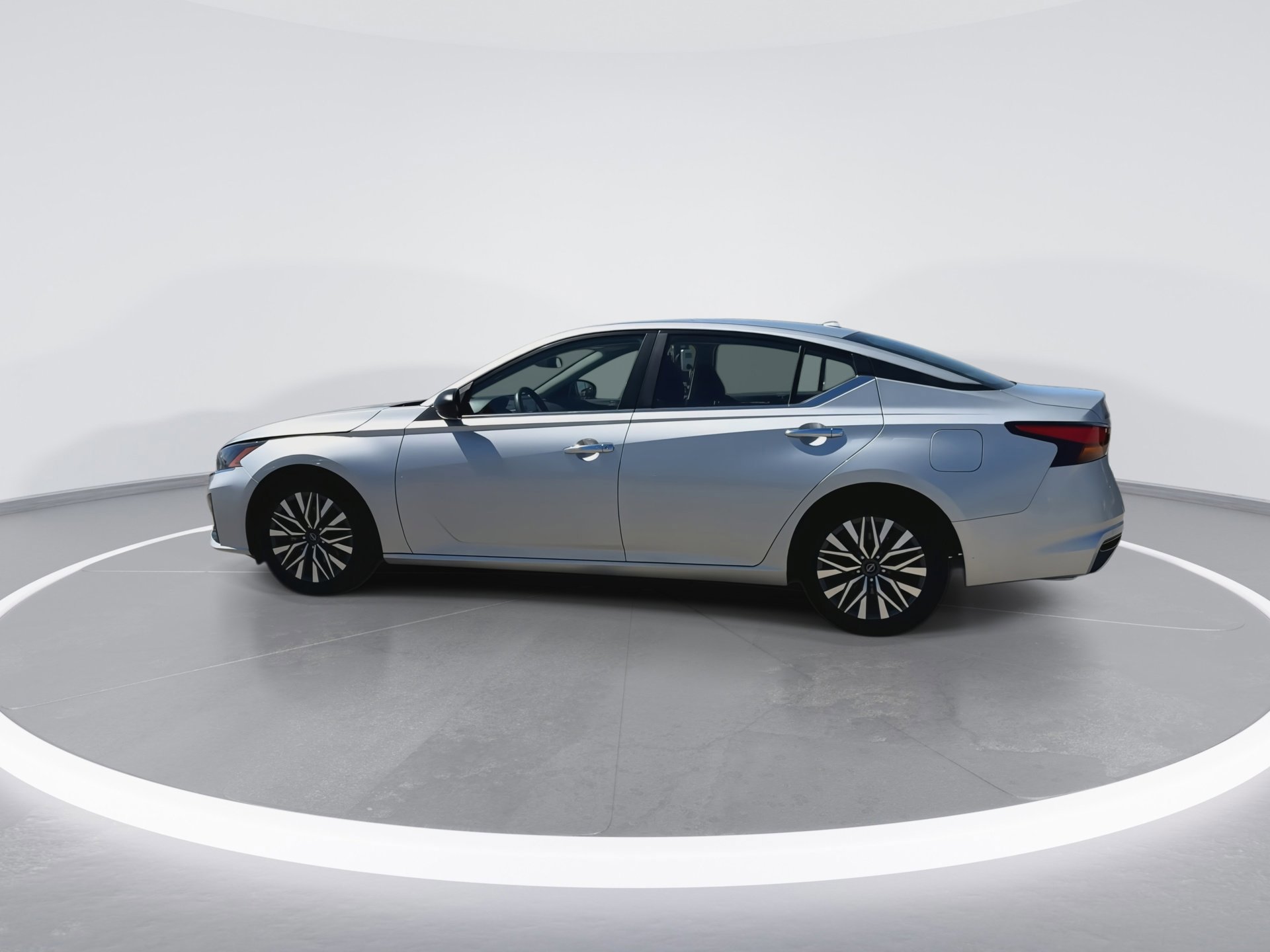 Used 2024 Nissan Altima 2.5 SV image 8