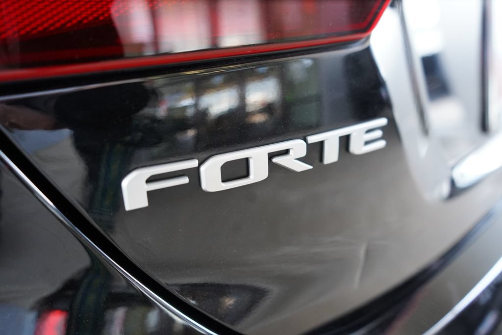 Used 2024 Kia Forte LXS w/ LXS Technology Package FWD image 7