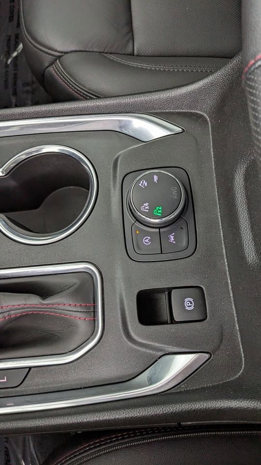 Used 2023 Chevrolet Traverse RS image 32