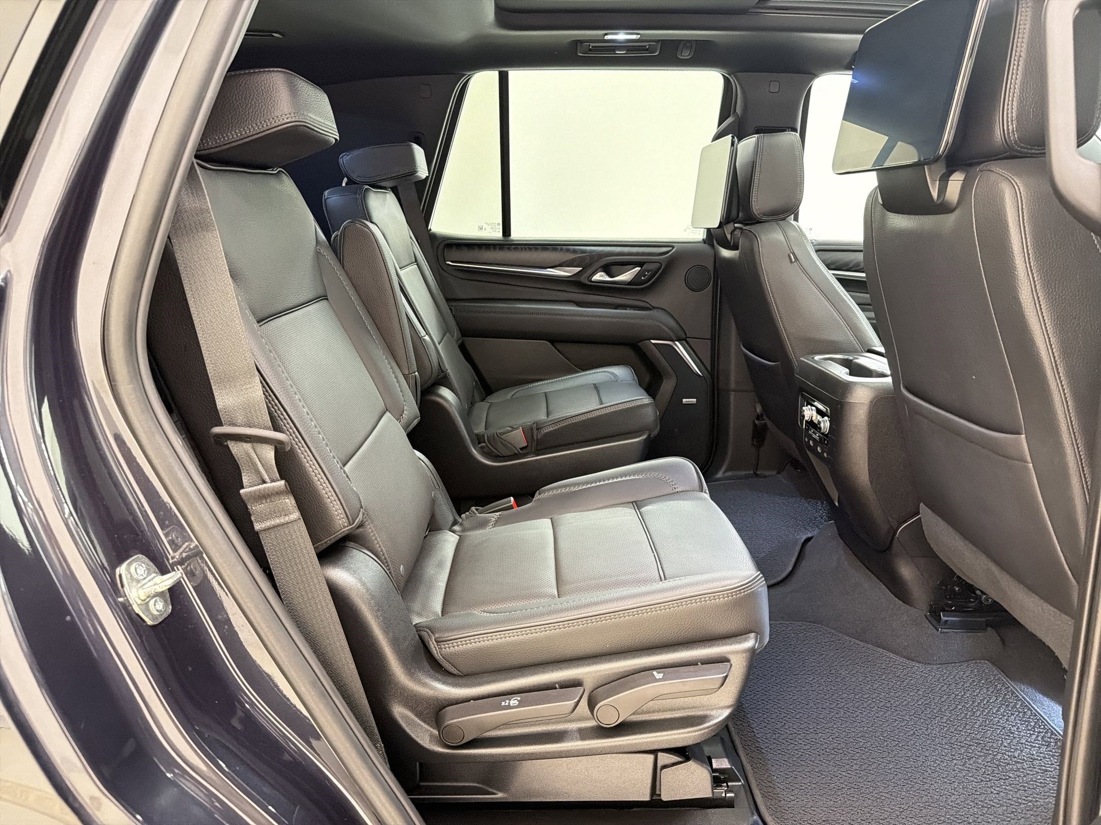 Used 2023 GMC Yukon Denali w/ Denali Reserve Package AWD/4WD image 28