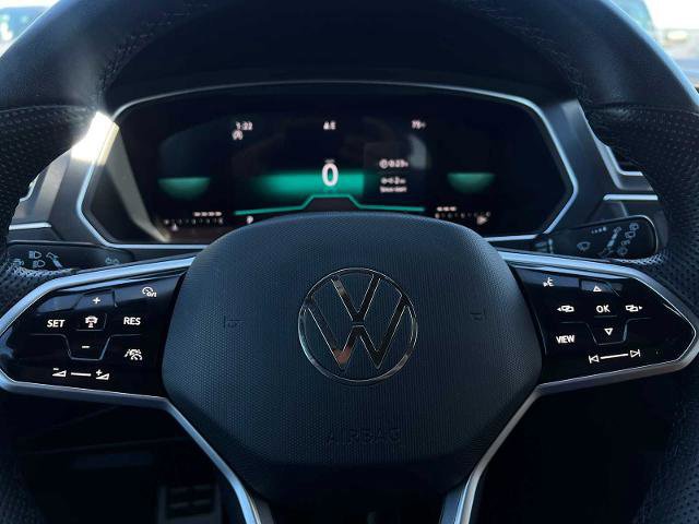 Used 2023 Volkswagen Tiguan SE R-Line image 22