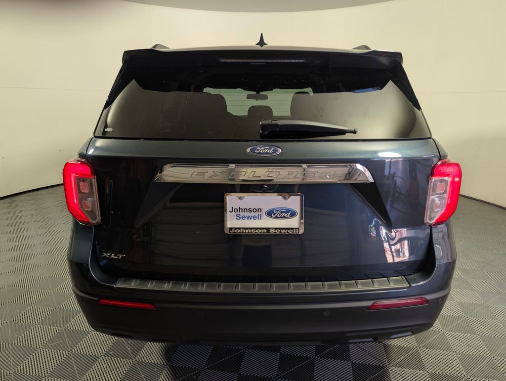 Certified 2022 Ford Explorer XLT RWD image 3