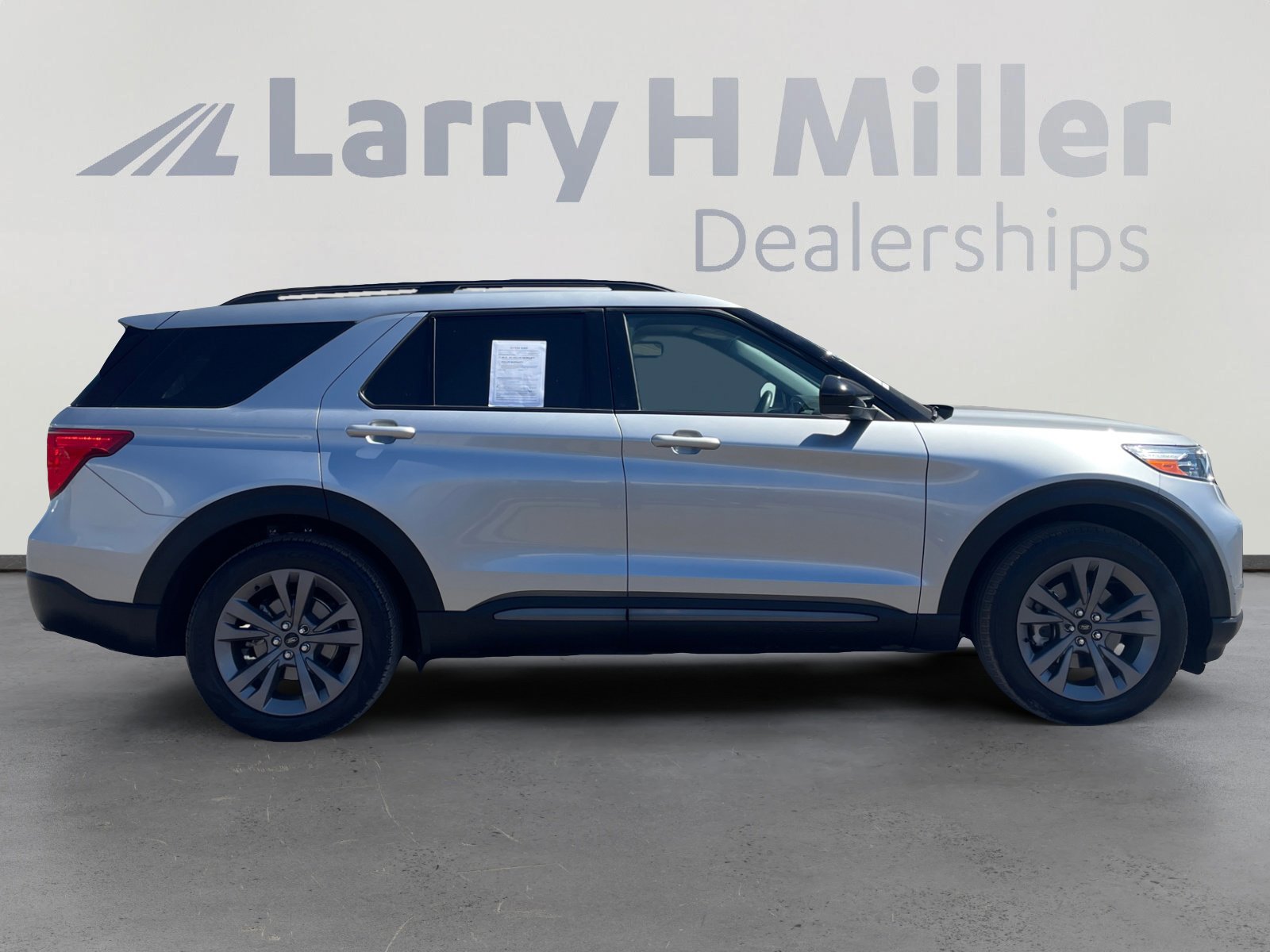 Certified 2022 Ford Explorer XLT w/ Equipment Group 202A image 6