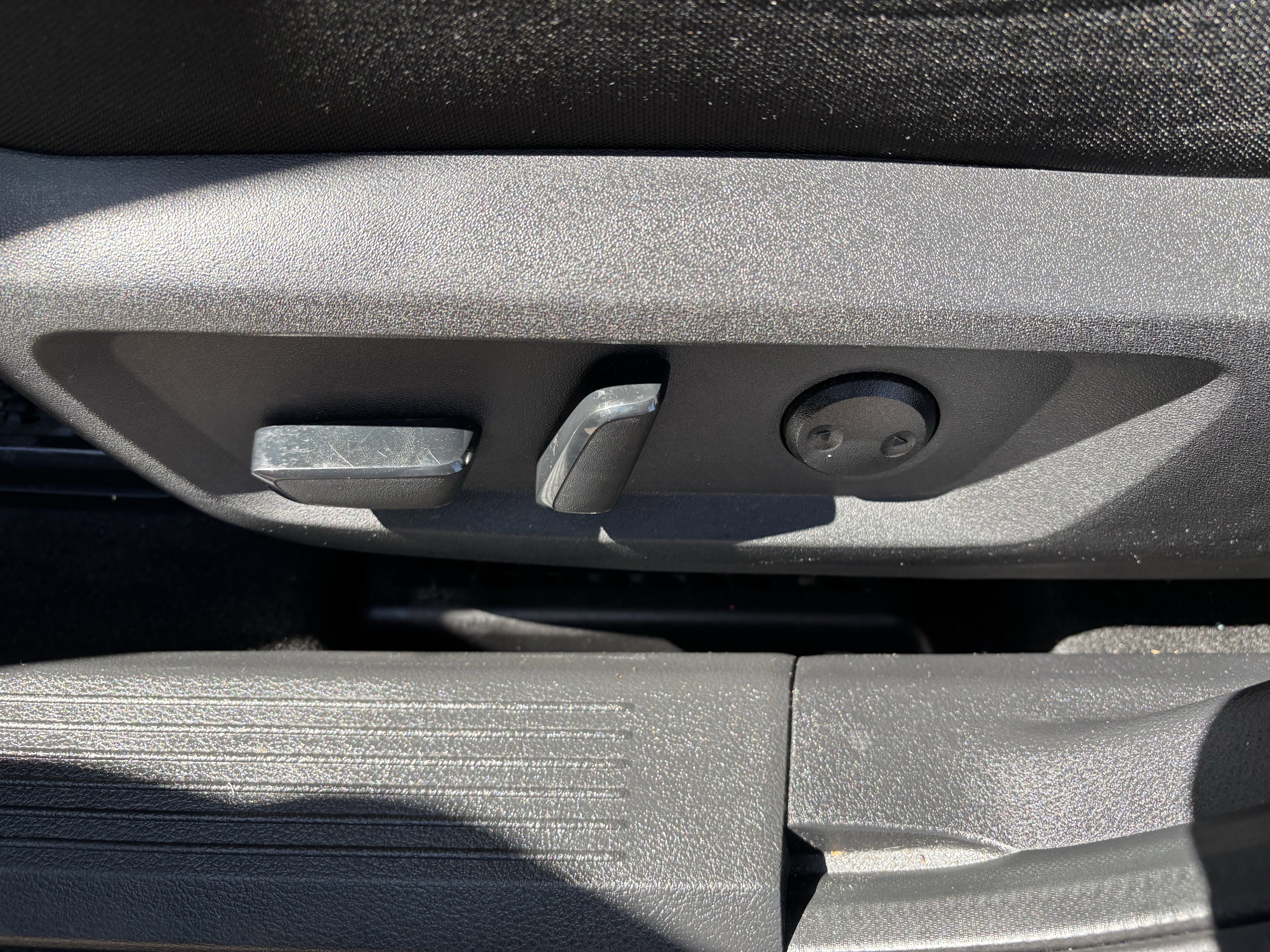 Used 2023 Nissan Rogue SV image 13