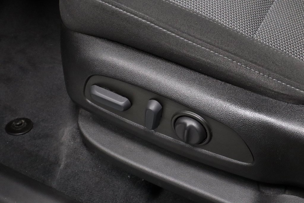 Used 2023 Chevrolet Traverse LT image 23