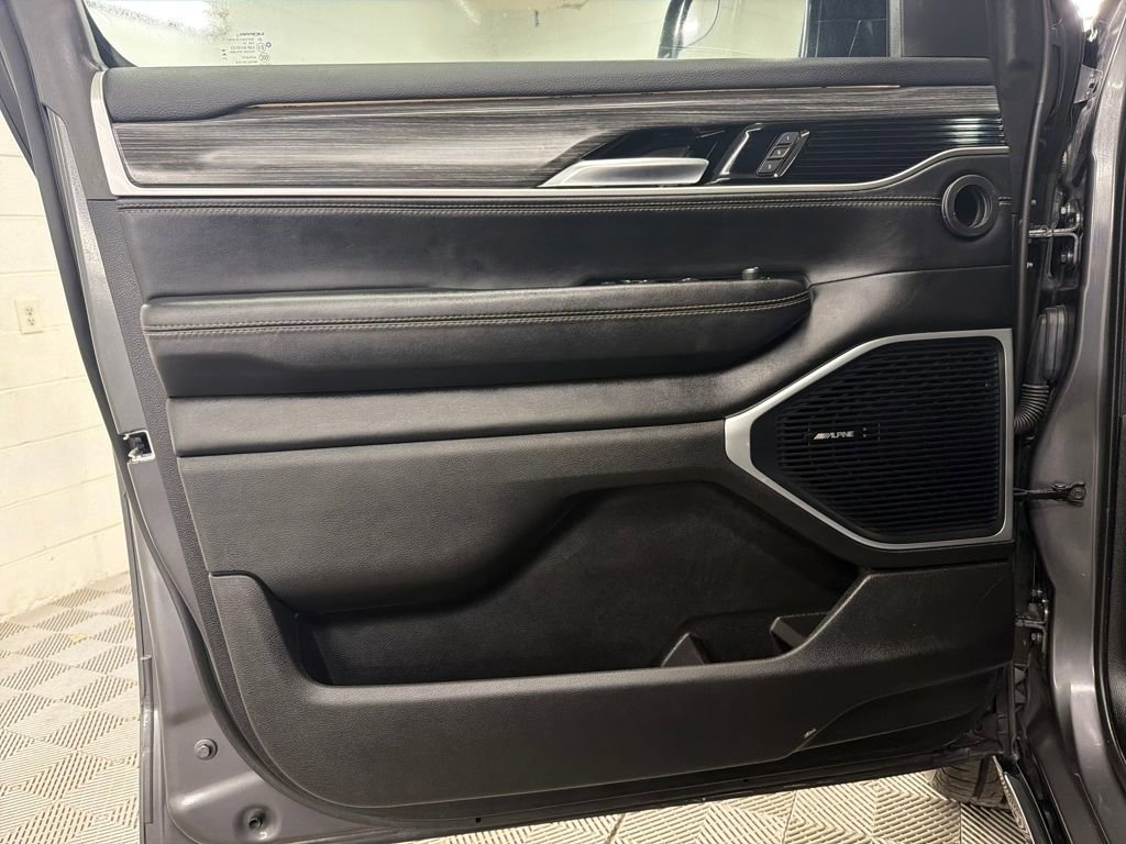 Used 2024 Jeep Wagoneer L Series II image 16