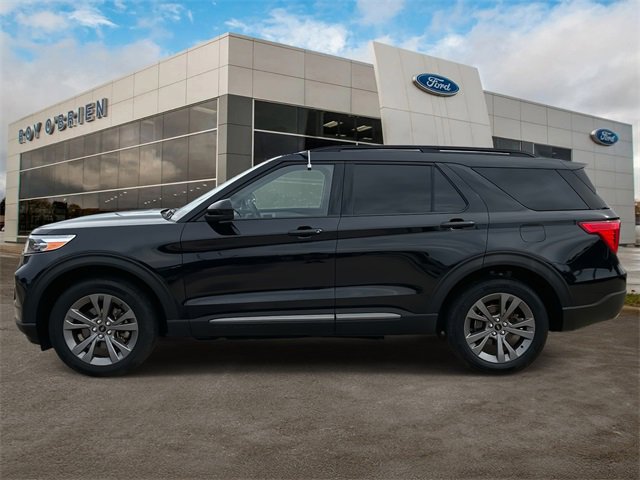Certified 2022 Ford Explorer XLT w/ Equipment Group 202A image 2