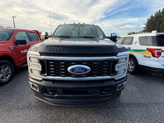 Certified 2025 Ford F450 Platinum w/ Platinum Plus Package AWD/4WD image 3