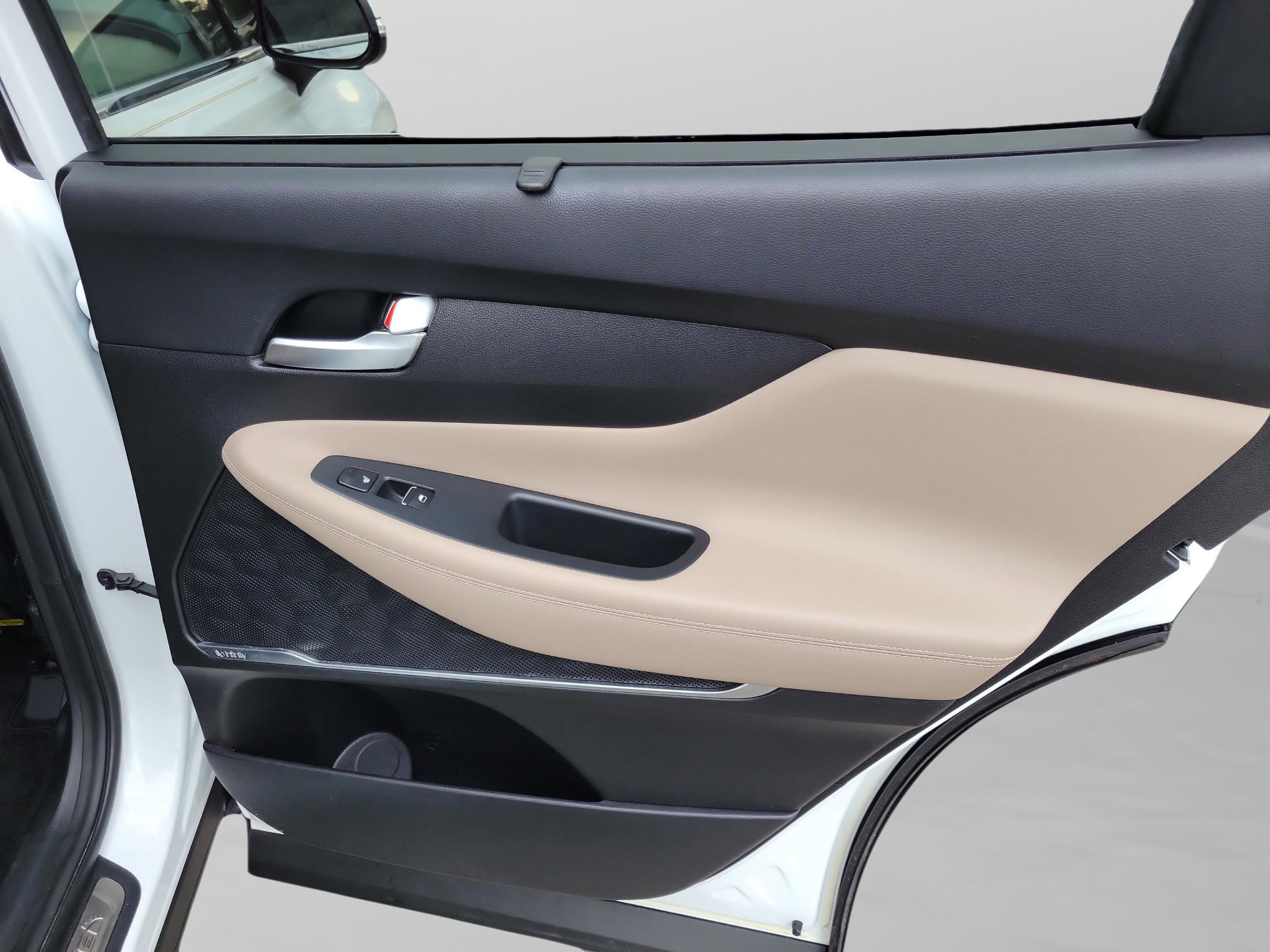 Used 2020 Hyundai Santa Fe Limited image 29